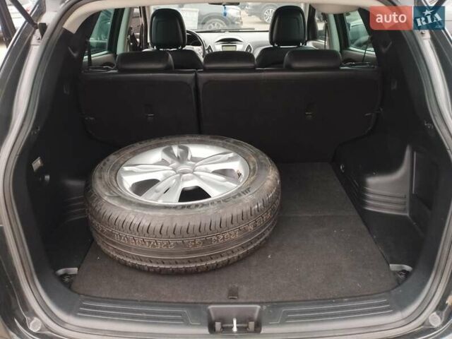 Черный Хендай их35, объемом двигателя 2 л и пробегом 230 тыс. км за 9500 $, фото 5 на Automoto.ua