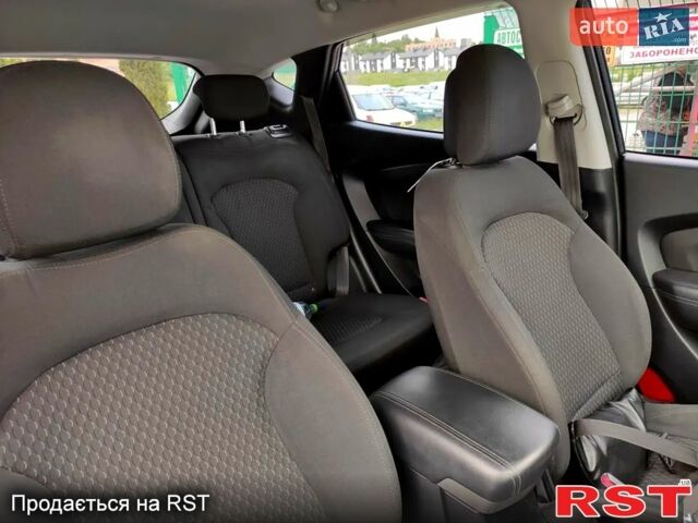 Черный Хендай их35, объемом двигателя 2 л и пробегом 290 тыс. км за 10500 $, фото 4 на Automoto.ua
