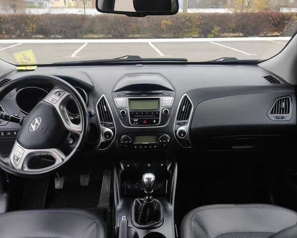 Черный Хендай их35, объемом двигателя 2 л и пробегом 249 тыс. км за 11900 $, фото 22 на Automoto.ua