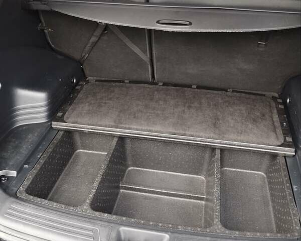 Черный Хендай их35, объемом двигателя 1.69 л и пробегом 250 тыс. км за 11888 $, фото 9 на Automoto.ua