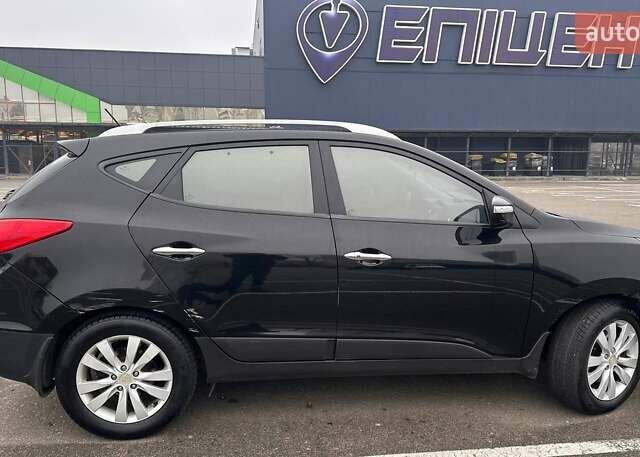 Черный Хендай их35, объемом двигателя 2 л и пробегом 190 тыс. км за 12200 $, фото 2 на Automoto.ua