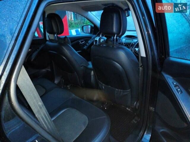 Черный Хендай их35, объемом двигателя 2 л и пробегом 200 тыс. км за 10700 $, фото 12 на Automoto.ua