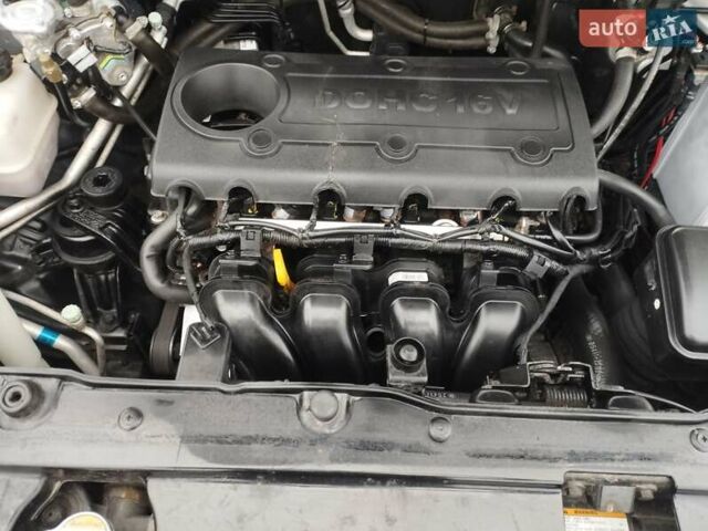 Черный Хендай их35, объемом двигателя 2 л и пробегом 230 тыс. км за 9500 $, фото 3 на Automoto.ua