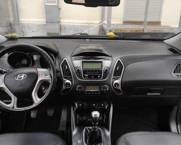 Черный Хендай их35, объемом двигателя 2 л и пробегом 249 тыс. км за 11900 $, фото 27 на Automoto.ua