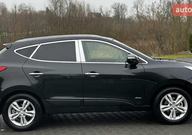 Черный Хендай их35, объемом двигателя 2 л и пробегом 178 тыс. км за 12350 $, фото 3 на Automoto.ua