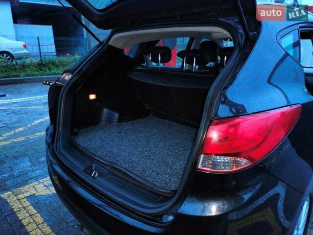 Черный Хендай их35, объемом двигателя 2 л и пробегом 200 тыс. км за 10700 $, фото 14 на Automoto.ua