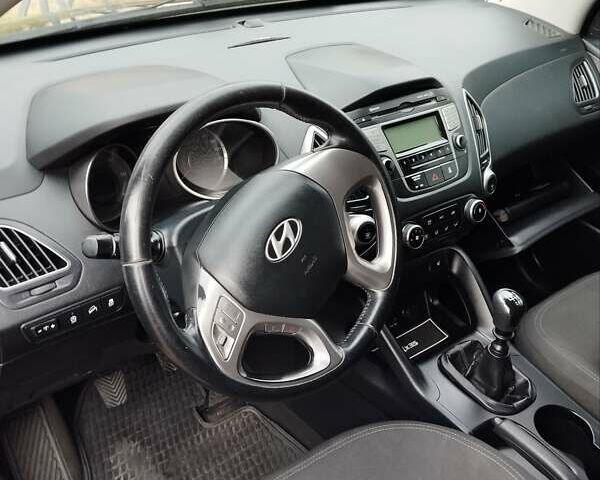 Черный Хендай их35, объемом двигателя 1.69 л и пробегом 250 тыс. км за 11888 $, фото 16 на Automoto.ua