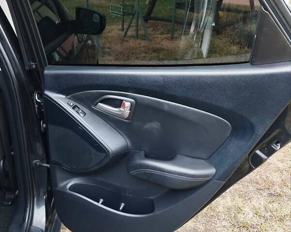 Черный Хендай их35, объемом двигателя 1.69 л и пробегом 250 тыс. км за 11888 $, фото 28 на Automoto.ua