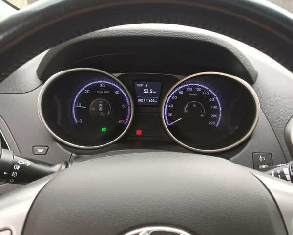 Черный Хендай их35, объемом двигателя 2 л и пробегом 111 тыс. км за 11900 $, фото 9 на Automoto.ua