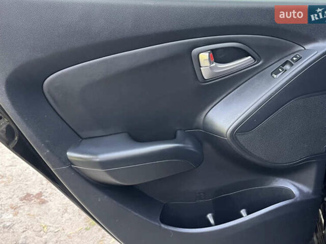 Чорний Хендай іх35, об'ємом двигуна 2 л та пробігом 196 тис. км за 12900 $, фото 22 на Automoto.ua