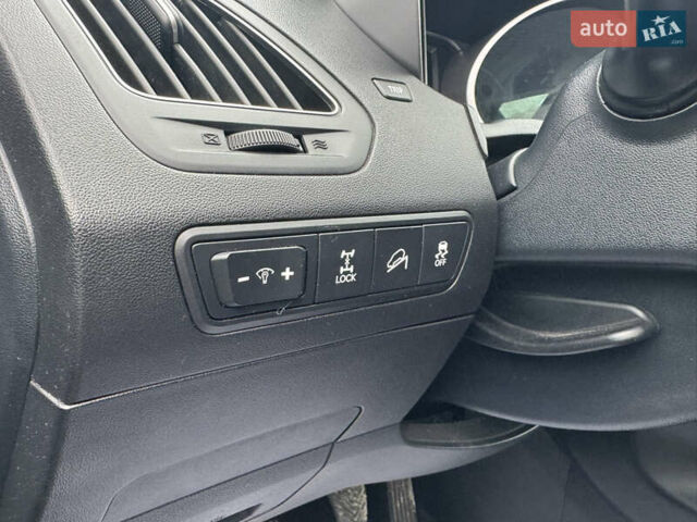 Черный Хендай их35, объемом двигателя 2 л и пробегом 111 тыс. км за 11900 $, фото 10 на Automoto.ua