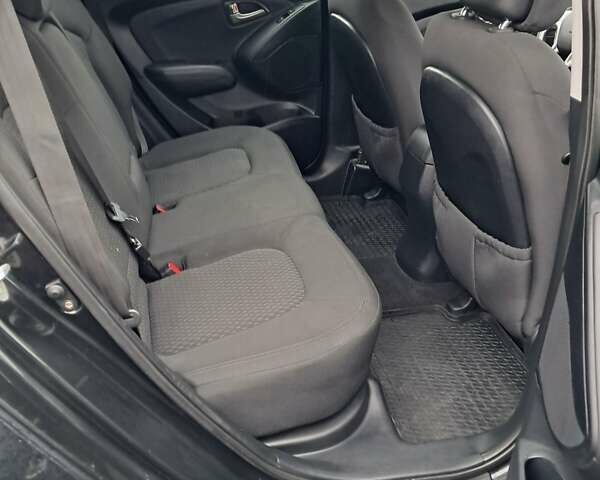 Чорний Хендай іх35, об'ємом двигуна 1.7 л та пробігом 167 тис. км за 10900 $, фото 5 на Automoto.ua