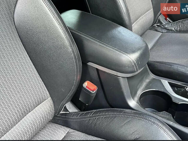 Чорний Хендай іх35, об'ємом двигуна 2 л та пробігом 196 тис. км за 12900 $, фото 14 на Automoto.ua