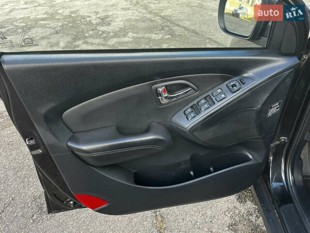 Чорний Хендай іх35, об'ємом двигуна 2 л та пробігом 226 тис. км за 12999 $, фото 20 на Automoto.ua