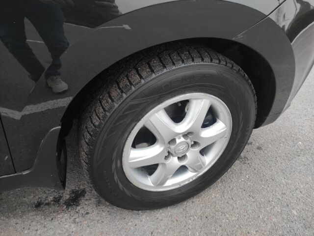 Черный Хендай их35, объемом двигателя 2 л и пробегом 249 тыс. км за 11900 $, фото 4 на Automoto.ua