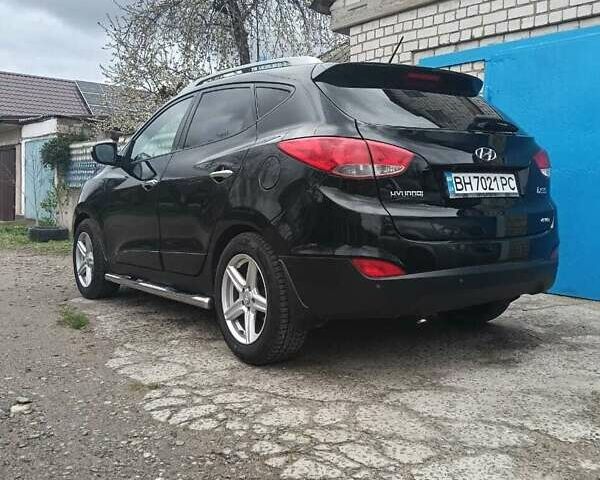 Черный Хендай их35, объемом двигателя 2 л и пробегом 190 тыс. км за 12800 $, фото 4 на Automoto.ua