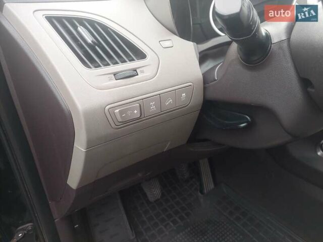 Черный Хендай их35, объемом двигателя 2 л и пробегом 173 тыс. км за 11900 $, фото 11 на Automoto.ua