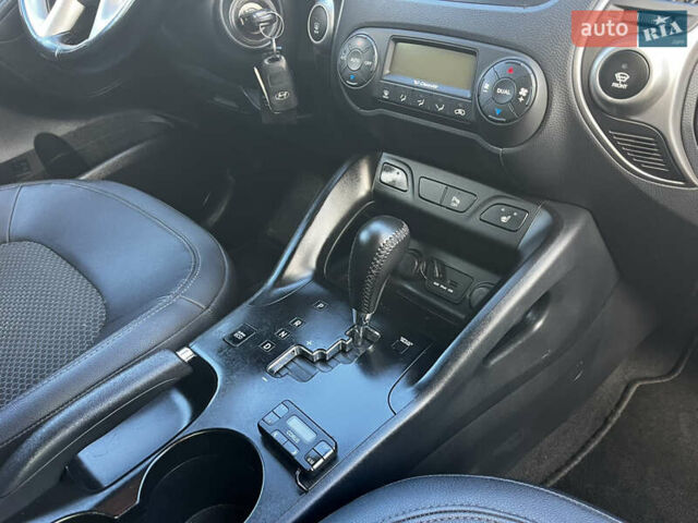 Чорний Хендай іх35, об'ємом двигуна 2 л та пробігом 225 тис. км за 12999 $, фото 36 на Automoto.ua