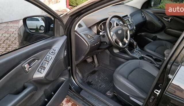 Черный Хендай их35, объемом двигателя 2 л и пробегом 264 тыс. км за 11900 $, фото 4 на Automoto.ua