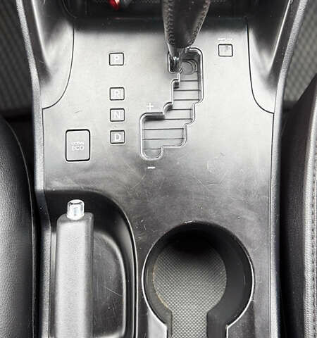 Черный Хендай их35, объемом двигателя 2 л и пробегом 178 тыс. км за 12350 $, фото 13 на Automoto.ua