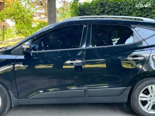 Чорний Хендай іх35, об'ємом двигуна 2 л та пробігом 195 тис. км за 13790 $, фото 4 на Automoto.ua
