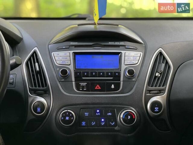 Чорний Хендай іх35, об'ємом двигуна 2 л та пробігом 287 тис. км за 10500 $, фото 2 на Automoto.ua