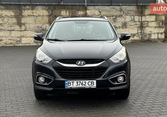 Черный Хендай их35, объемом двигателя 2 л и пробегом 178 тыс. км за 12350 $, фото 1 на Automoto.ua