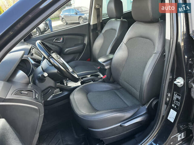 Черный Хендай их35, объемом двигателя 2 л и пробегом 225 тыс. км за 12999 $, фото 19 на Automoto.ua