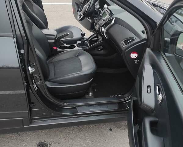 Черный Хендай их35, объемом двигателя 2 л и пробегом 249 тыс. км за 11900 $, фото 20 на Automoto.ua