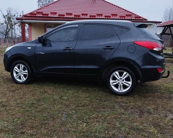 Черный Хендай их35, объемом двигателя 1.69 л и пробегом 250 тыс. км за 11888 $, фото 2 на Automoto.ua