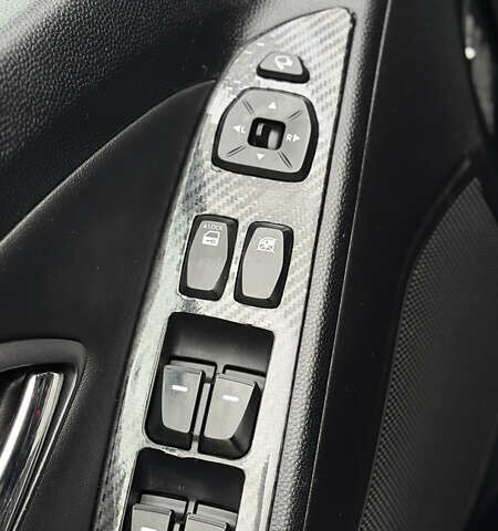 Черный Хендай их35, объемом двигателя 2 л и пробегом 178 тыс. км за 12350 $, фото 20 на Automoto.ua