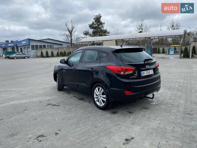 Черный Хендай их35, объемом двигателя 1.7 л и пробегом 277 тыс. км за 11800 $, фото 3 на Automoto.ua