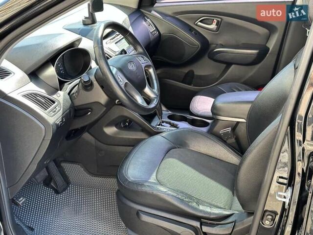 Черный Хендай их35, объемом двигателя 2 л и пробегом 218 тыс. км за 12230 $, фото 9 на Automoto.ua