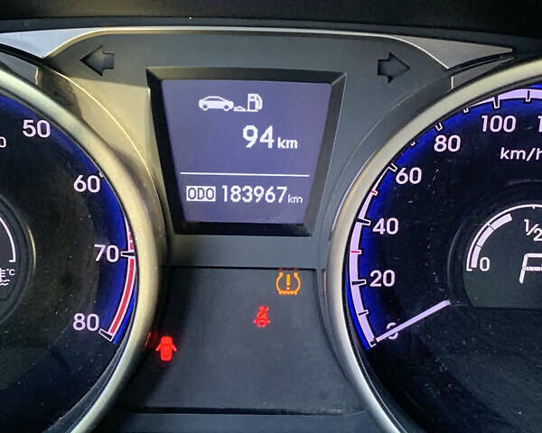 Черный Хендай их35, объемом двигателя 2 л и пробегом 185 тыс. км за 11200 $, фото 6 на Automoto.ua