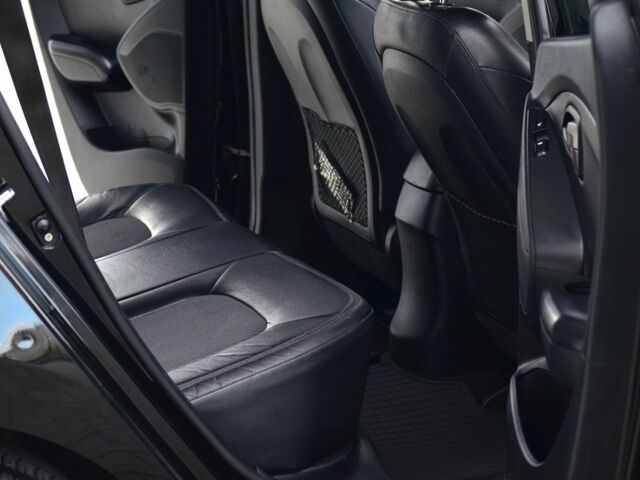 Черный Хендай их35, объемом двигателя 2 л и пробегом 141 тыс. км за 12700 $, фото 10 на Automoto.ua