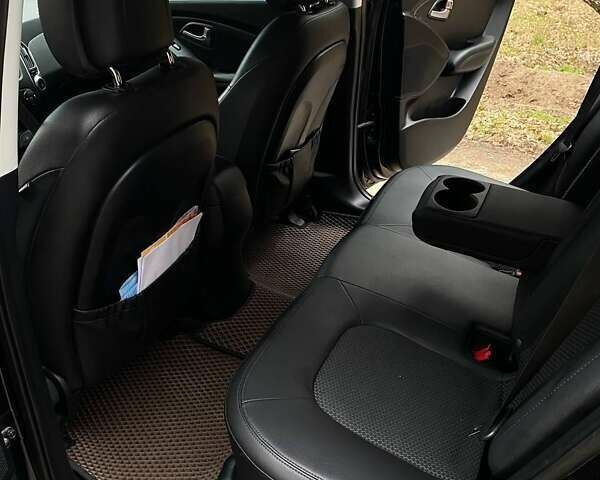 Черный Хендай их35, объемом двигателя 1.69 л и пробегом 290 тыс. км за 10999 $, фото 15 на Automoto.ua