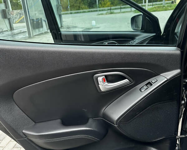 Черный Хендай их35, объемом двигателя 2 л и пробегом 197 тыс. км за 13650 $, фото 54 на Automoto.ua