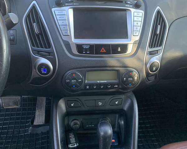 Черный Хендай их35, объемом двигателя 2 л и пробегом 185 тыс. км за 11200 $, фото 5 на Automoto.ua