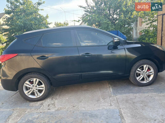 Черный Хендай их35, объемом двигателя 1.7 л и пробегом 254 тыс. км за 11500 $, фото 19 на Automoto.ua