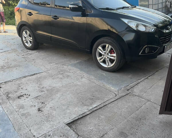 Черный Хендай их35, объемом двигателя 1.7 л и пробегом 254 тыс. км за 11500 $, фото 24 на Automoto.ua