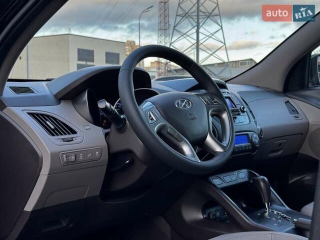 Черный Хендай их35, объемом двигателя 2 л и пробегом 103 тыс. км за 13400 $, фото 14 на Automoto.ua
