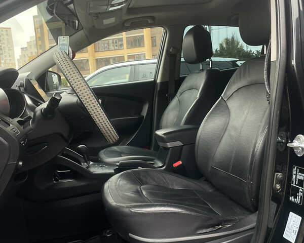 Черный Хендай их35, объемом двигателя 2 л и пробегом 179 тыс. км за 12000 $, фото 12 на Automoto.ua