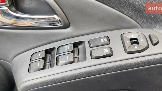 Черный Хендай их35, объемом двигателя 2 л и пробегом 161 тыс. км за 12600 $, фото 14 на Automoto.ua