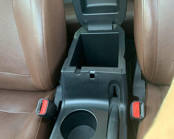 Черный Хендай их35, объемом двигателя 2 л и пробегом 185 тыс. км за 11200 $, фото 10 на Automoto.ua