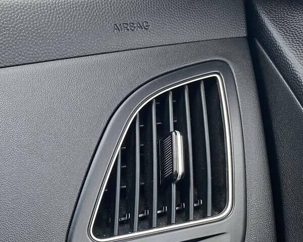 Черный Хендай их35, объемом двигателя 1.7 л и пробегом 277 тыс. км за 11800 $, фото 29 на Automoto.ua