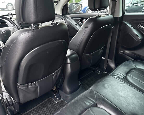 Черный Хендай их35, объемом двигателя 2 л и пробегом 197 тыс. км за 13650 $, фото 55 на Automoto.ua