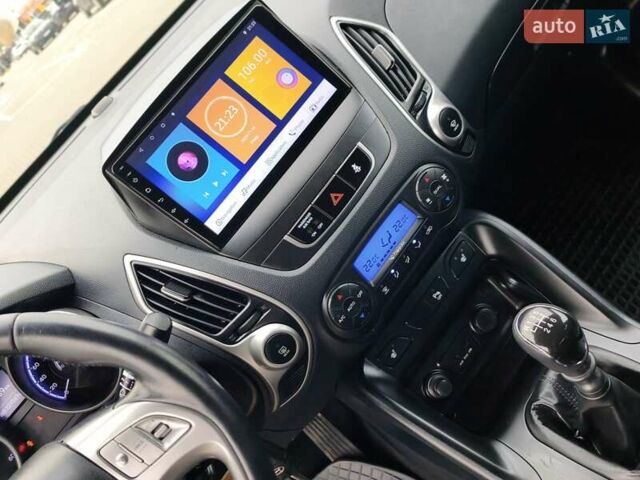 Черный Хендай их35, объемом двигателя 1.7 л и пробегом 229 тыс. км за 10750 $, фото 37 на Automoto.ua