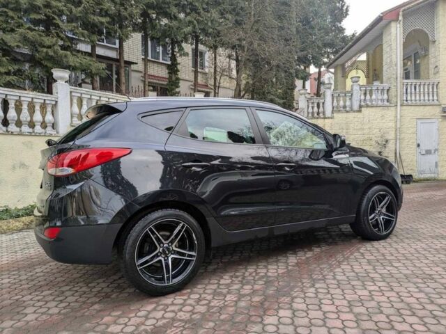 Черный Хендай их35, объемом двигателя 2 л и пробегом 200 тыс. км за 12650 $, фото 6 на Automoto.ua
