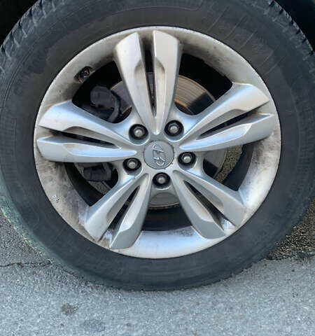 Черный Хендай их35, объемом двигателя 2 л и пробегом 185 тыс. км за 11200 $, фото 9 на Automoto.ua