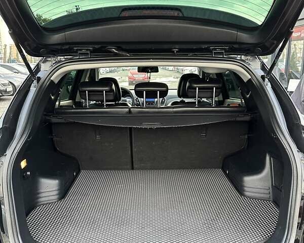 Черный Хендай их35, объемом двигателя 2 л и пробегом 157 тыс. км за 12700 $, фото 12 на Automoto.ua